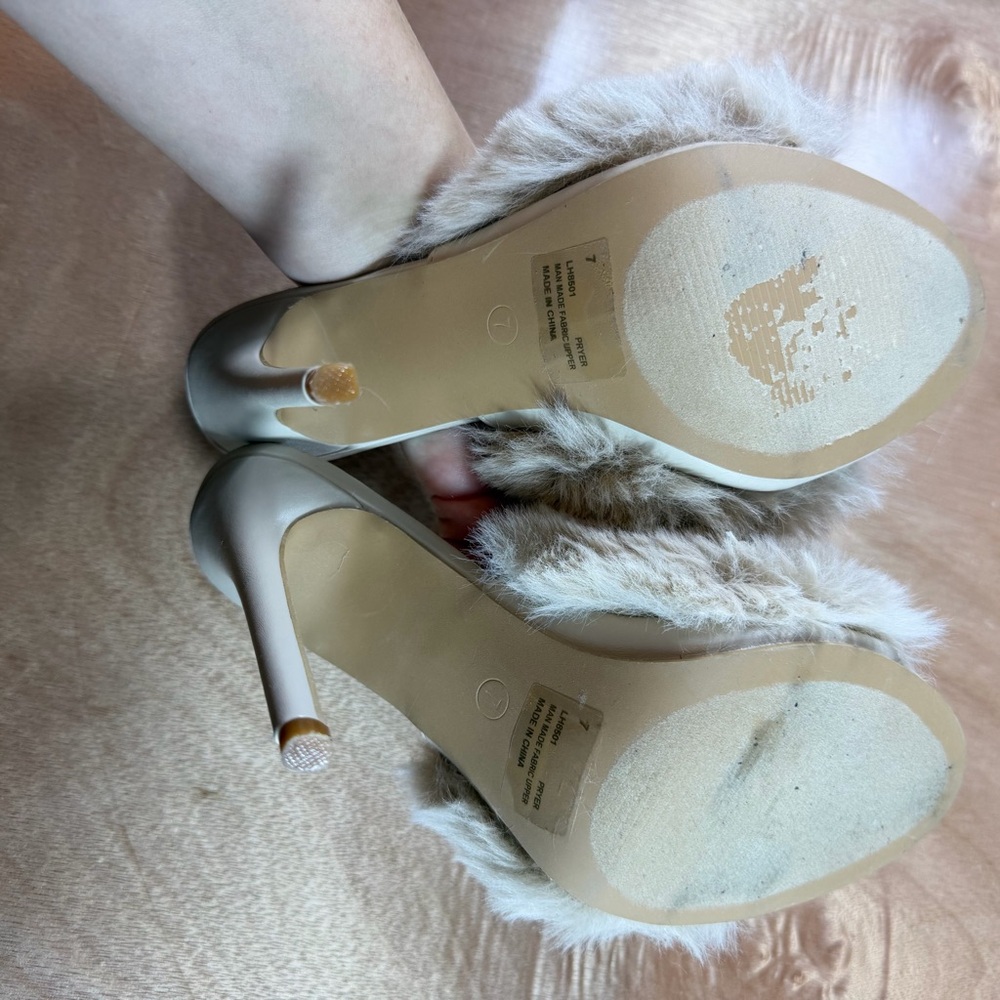 Cape Robbin Beige Faux Fur Slide Heels - Picture 5 of 9